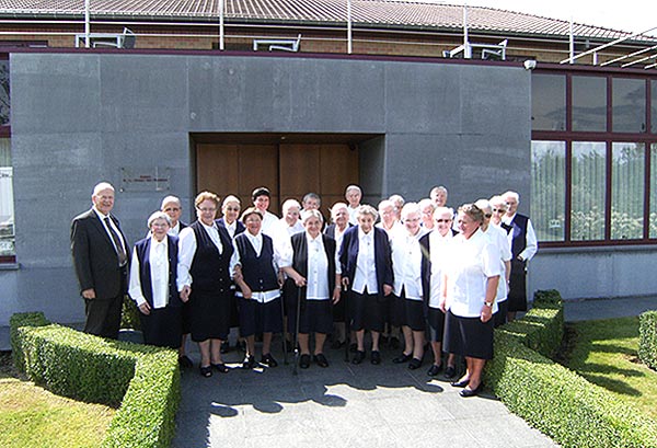 Groepsfoto van alle Zusters van ten Bunderen op 15 augustus 2014.