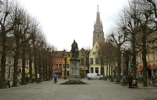 Het Simon Stevinplein in Brugge, 3 x per week de vertrekplaats van de diligence naar Menen.