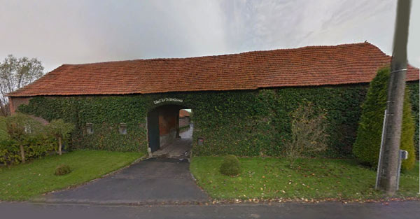 Nabij deze voormalige herberg Duizendzinnen, stond een grenspaal van 3 bisdommen (Bron: Google Street View).