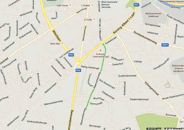 De Meenseheerweg (groen gekleurd) op het grondgebied Roeselare, tussen Hof van 't Henneken en de Bornstraat (Bron: Microsoft/Bing Maps).