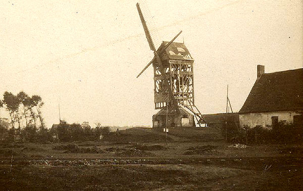 Sinnesaels molen in 1918, enige tijd voor de totale verwoesting.